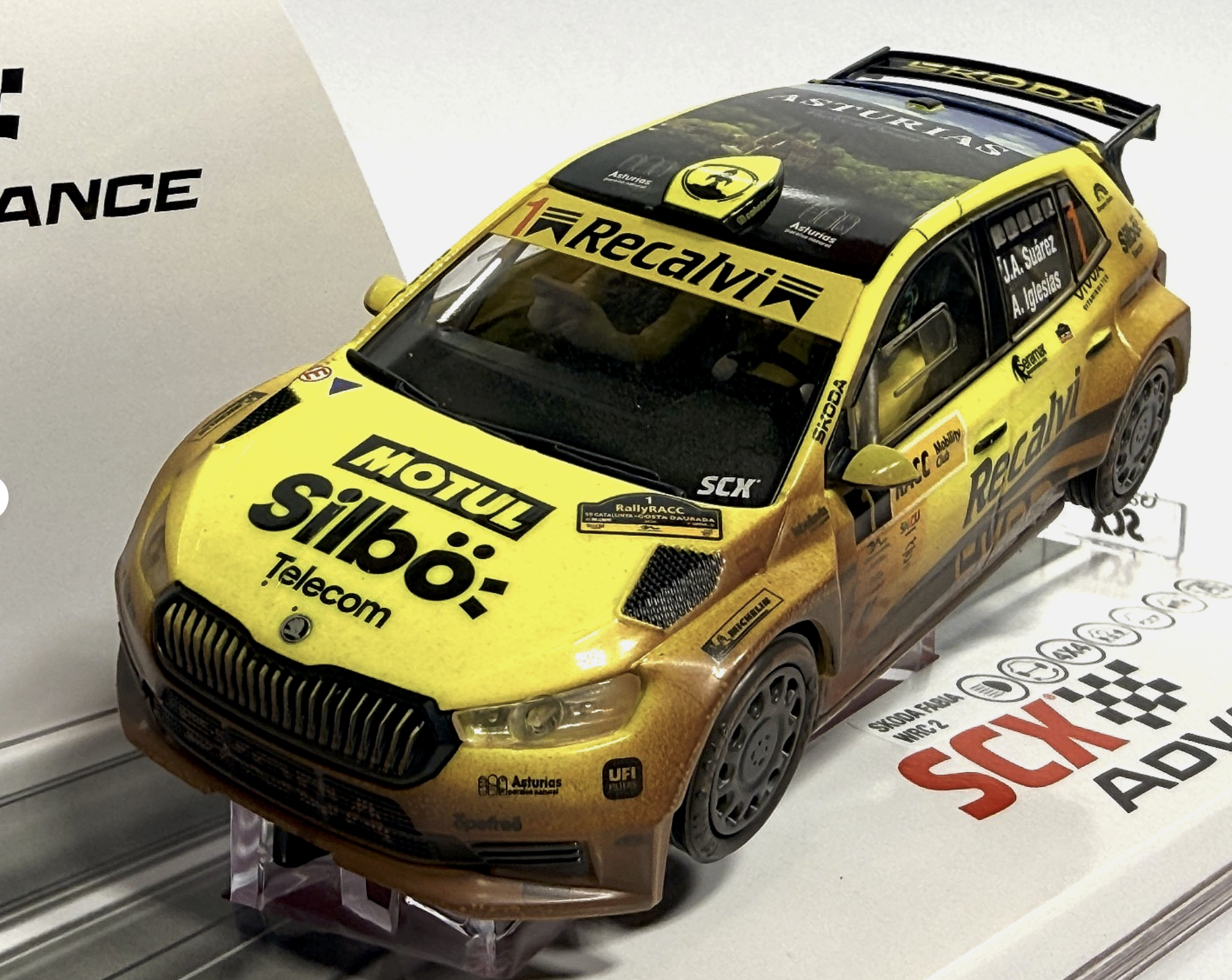SCX Classic U10565 - Mud Effect Škoda Fabia RS Rally2 #5 Recalvi Team Spanish Super Rally 2023 Four-Wheel Drive - Image 3
