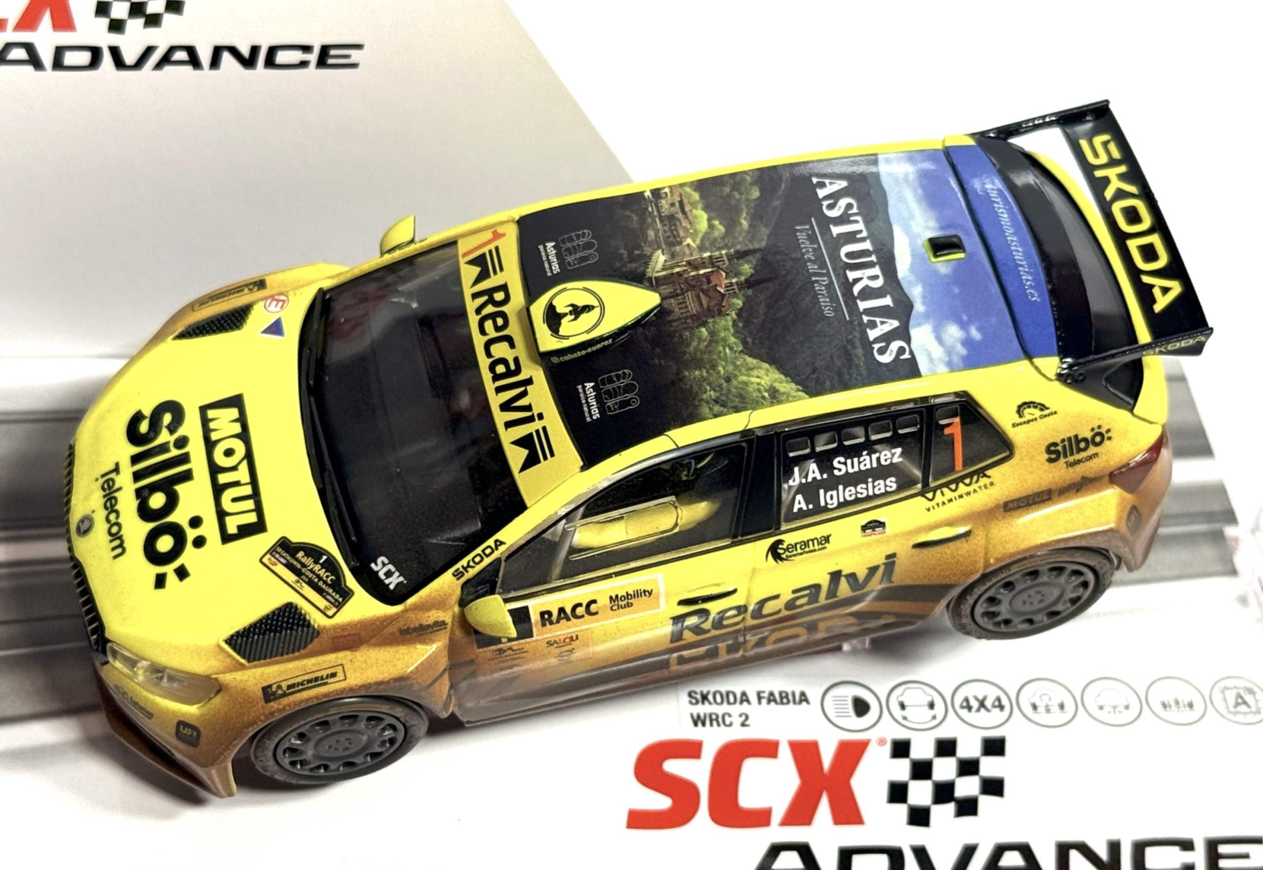 SCX Classic U10565 - Mud Effect Škoda Fabia RS Rally2 #5 Recalvi Team Spanish Super Rally 2023 Four-Wheel Drive - Image 4
