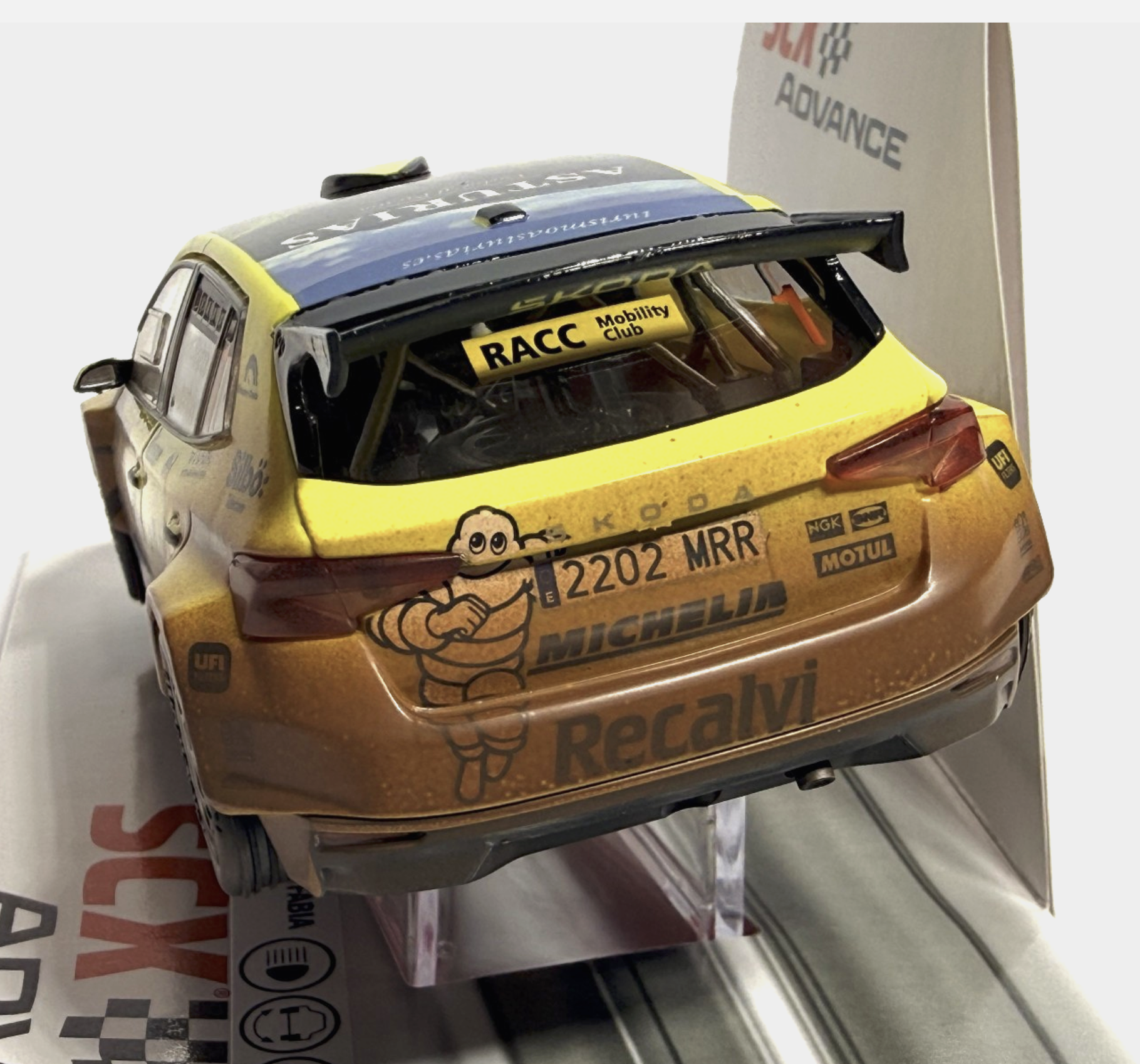 SCX Classic U10565 - Mud Effect Škoda Fabia RS Rally2 #5 Recalvi Team Spanish Super Rally 2023 Four-Wheel Drive - Image 9