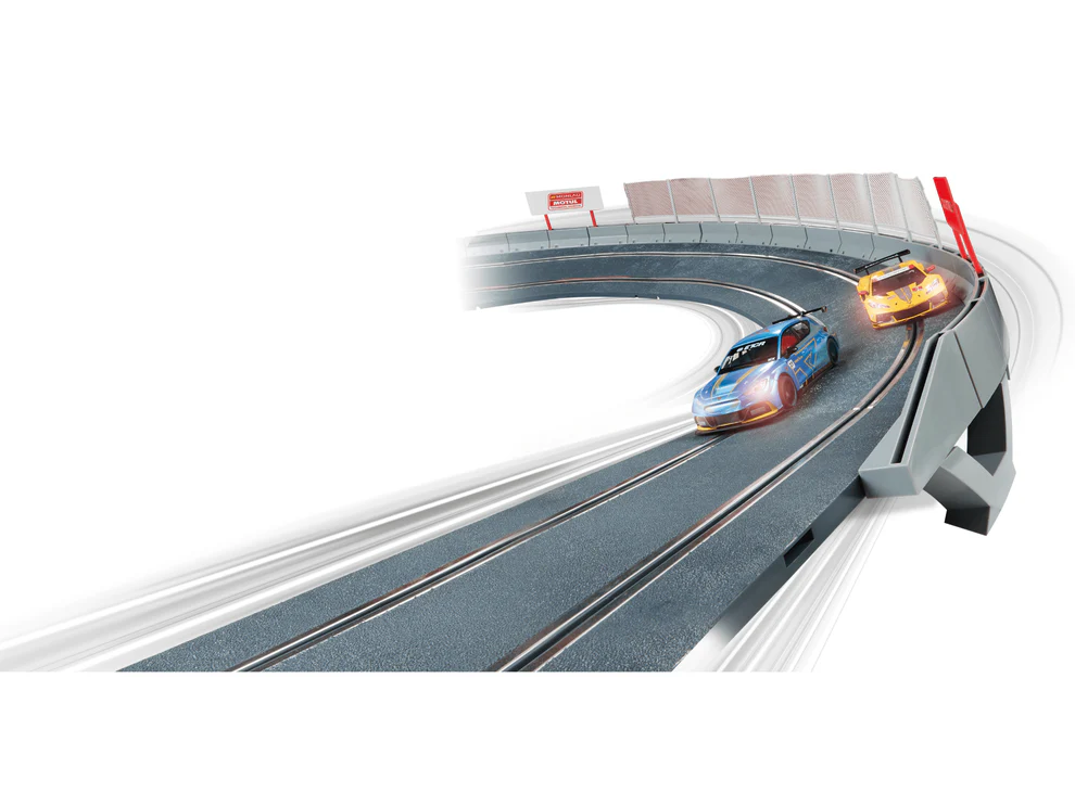 SCX 1:32 U10537 R2 Banked Curve Radius 2 / 45° x4 Track Sections Includes Barriers - Image 2